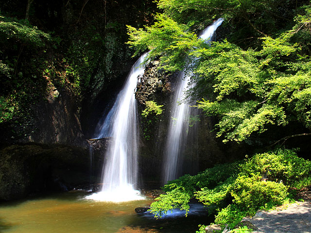 月待の滝