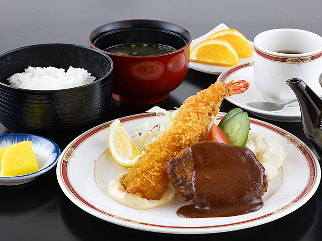 レストラン結